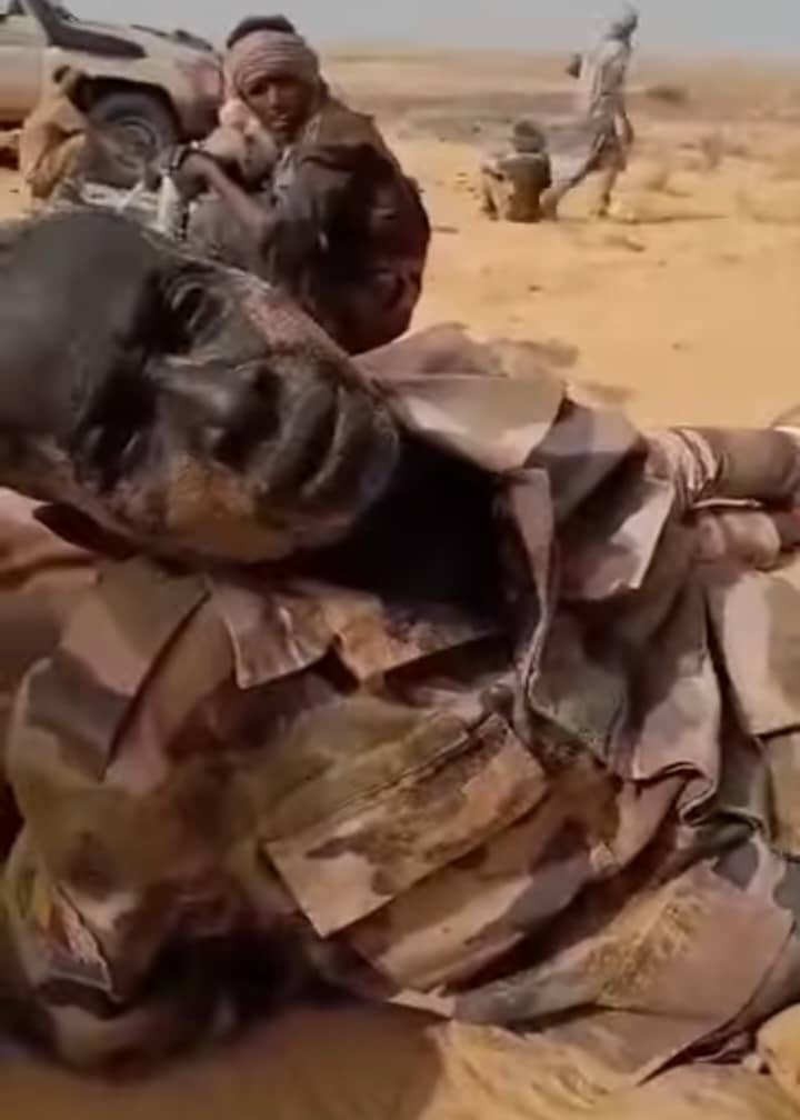 Capturé par les Touaregs, un soldat Malien dénonce les Russes: “Ils tuent les civils, ils volent tout”