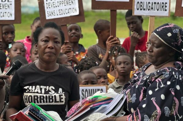 Après les déguerpissements spectaculaires à Abidjan, de nombreux enfants ne vont plus à l’école; Florence Davies interpelle les autorités