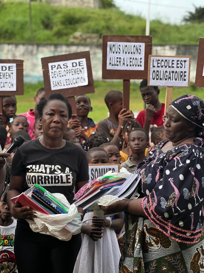 Après les déguerpissements spectaculaires à Abidjan, de nombreux enfants ne vont plus à l’école; Florence Davies interpelle les autorités